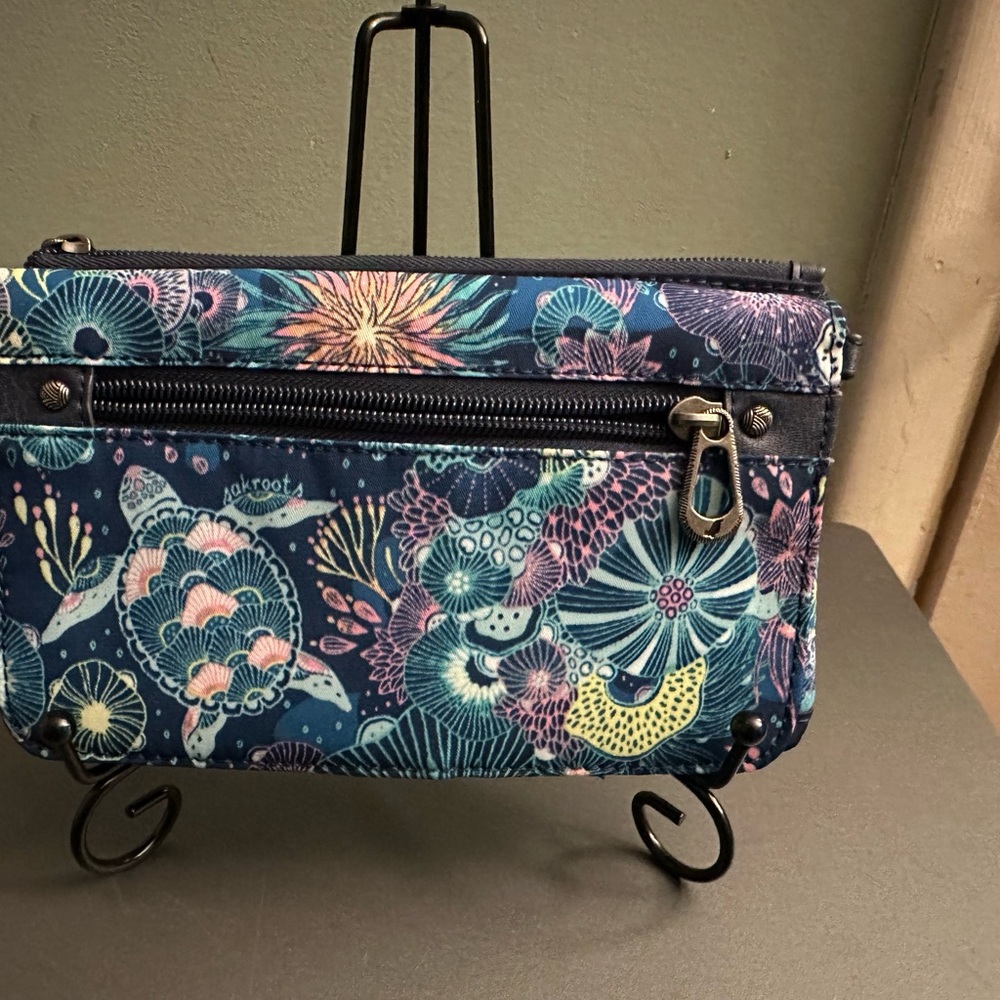 NWOT SakRoots Wristlet/Crossbody Seascape